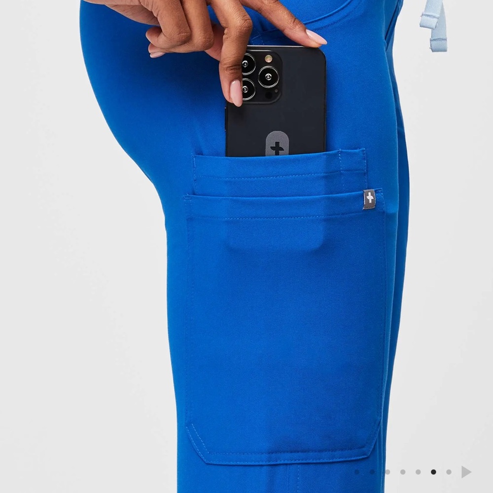 Figs Kade Cargo Scrub Pant
Royal Blue - Picture 12 of 16